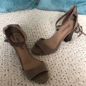 Windsor Store suede heels